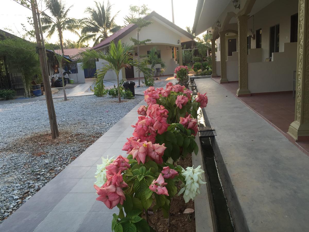 Dhania Cenang 2*