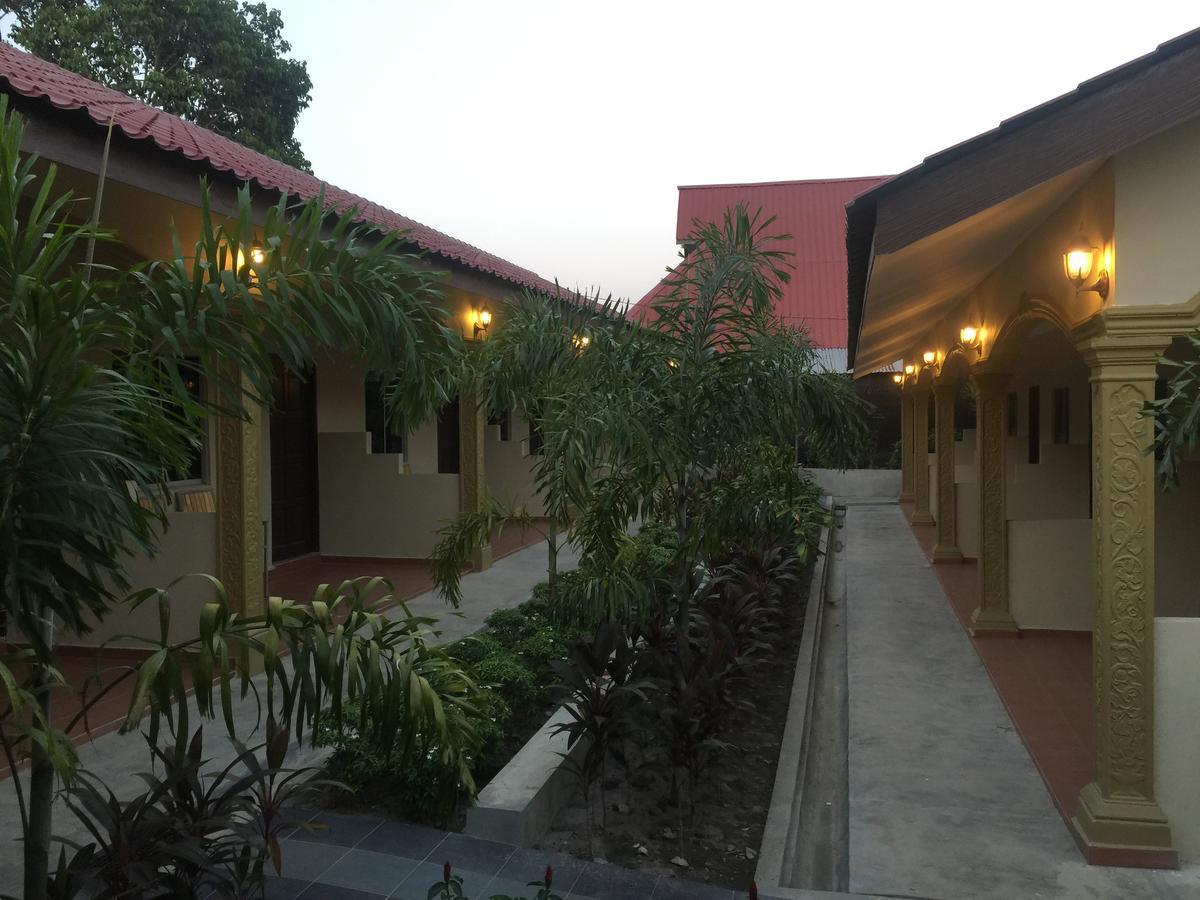 Dhania Cenang Motel 2*
